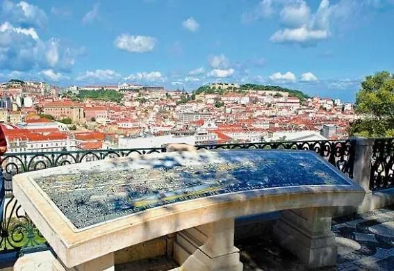 Apartment Large Terrace, Principe Real, Wifi, Calm Lisbon