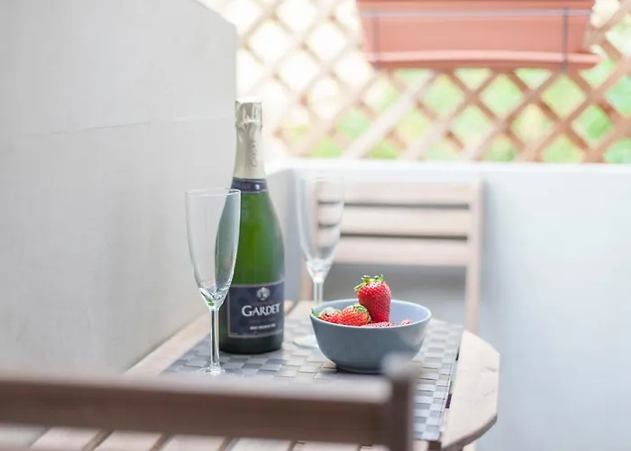 Large Terrace, Principe Real, Wifi, Calm Apartment *